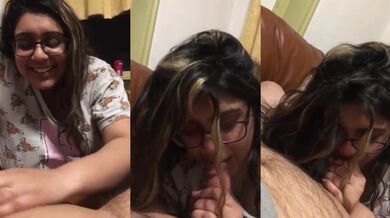 Chubby NRI woman sucking her boyfriend