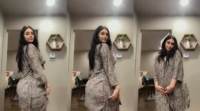 Russian callgirl showing busty figure in selfie