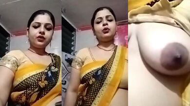 Desi webcam Bhabhi showing her chut in live show