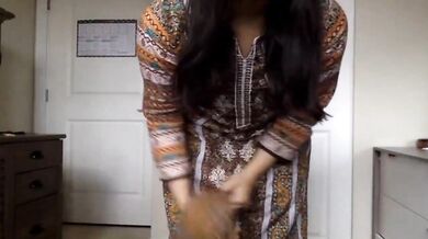 Cheating muslim Bhabhi showing naked body in video call