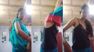 Young marathi girl showing her hairy pussy in selfie