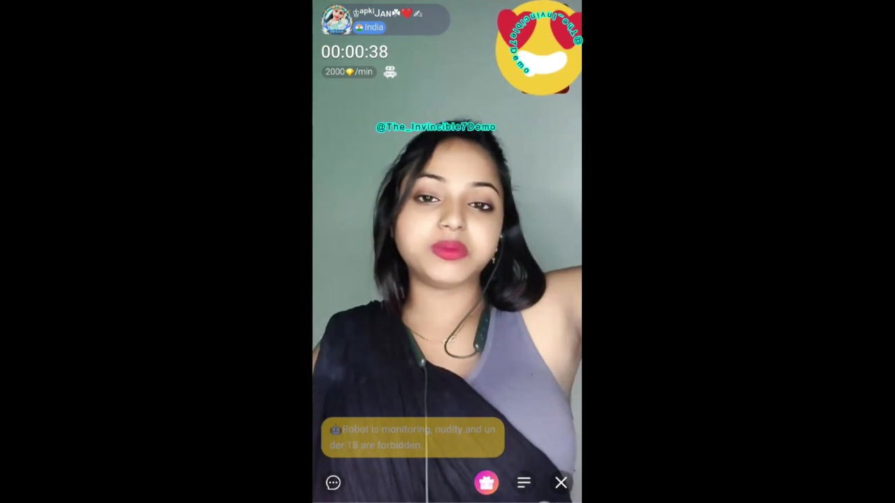 Hot Apki Jan Desi Girl Live Cam: Boobs and Ass Tease in Viral Desi Video