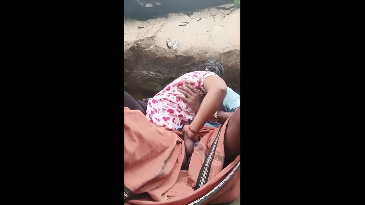 Desi49 Viral Desi MMS: Aunty Bhabhi Heat in Leaked Indian Web Series Clip VID 20250630 WA0008