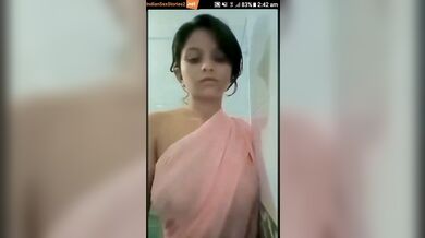 Hot Indian girl aysha showing her hot boobs