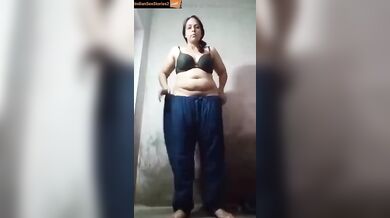 Tight gaand marathi aunty naked mms selfie