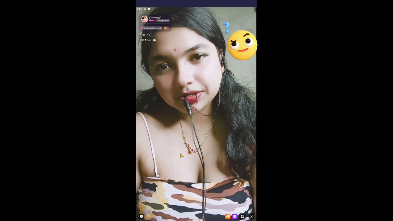 Steamy Desi Aunty Bhabhi MMS in Viral Indian Web Series Clip on Desi49