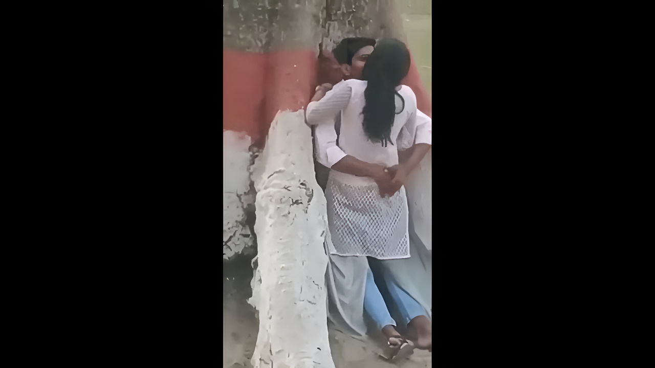 Viral Desi49 Tamil College Lovers Outdoor Romance Desi MMS Secretly Recorded