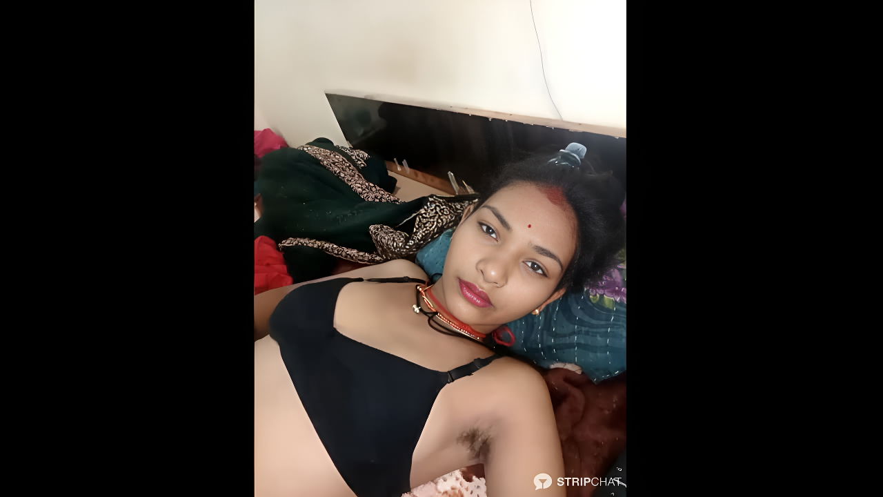 Aapki Chahat’s Hot Stripchat Ticket Show: Desi Aunty Bhabhi Seduction