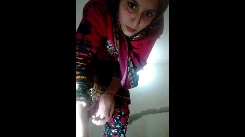Stunning Pakistani Bhabhi’s Intense Pussy Rubbing and Loud Moans in Secret – Viral Desi MMS Clip