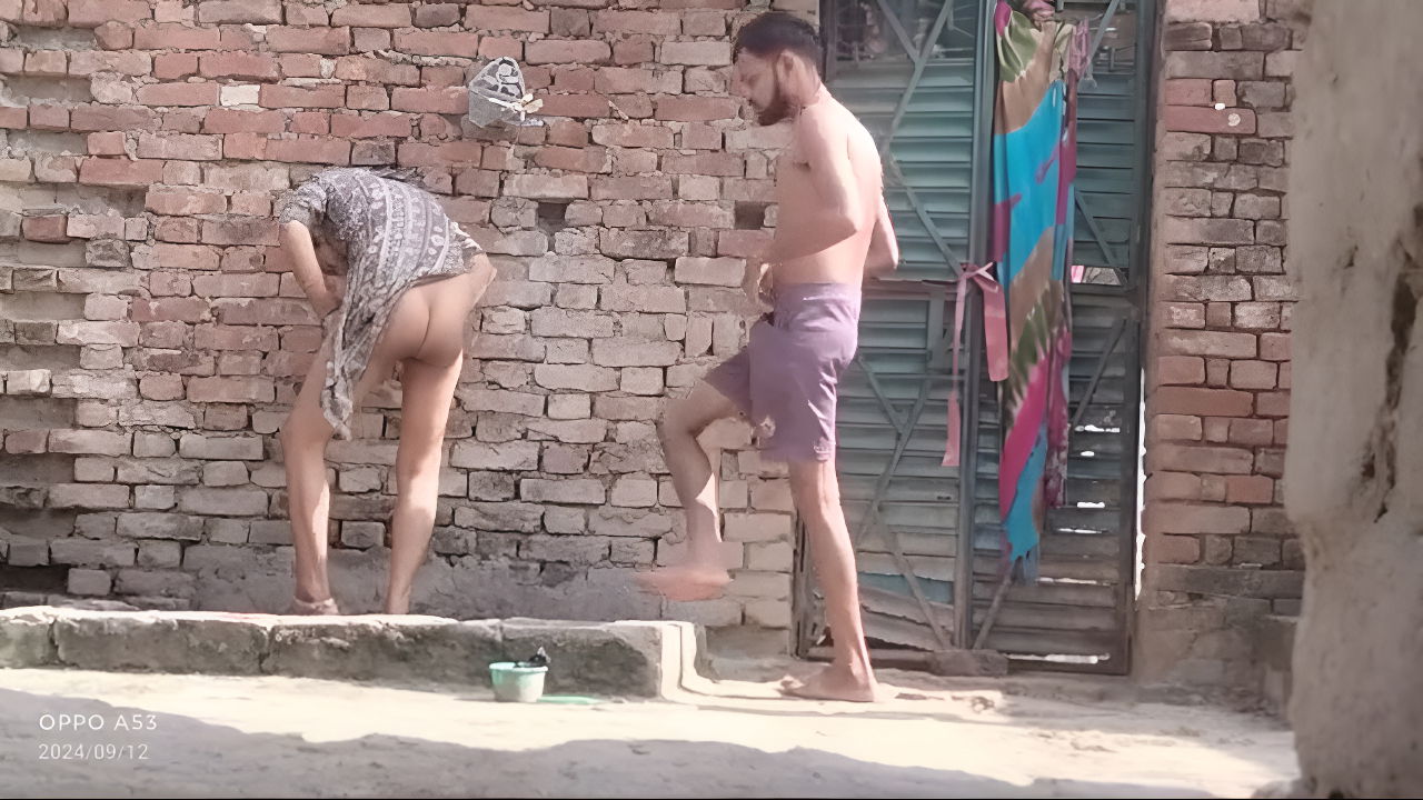 Steamy Desi Aunty Hooks Up with Naughty Neighbour Guy in Viral Desi MMS