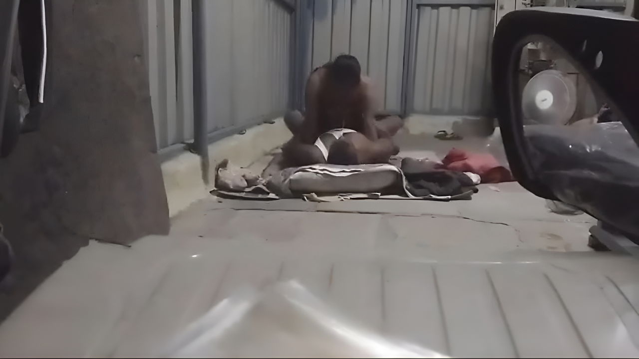 Steamy Desi Aunty Garage Sex – Viral Desi MMS from Desi49