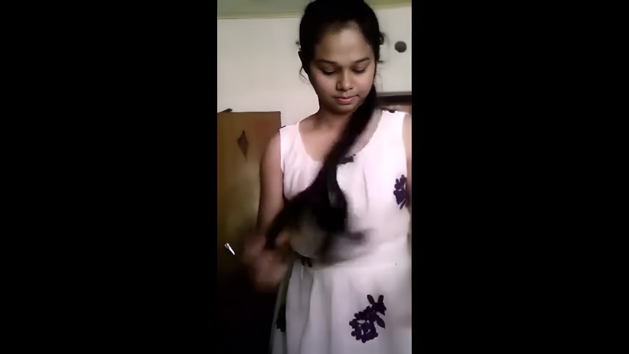 Viral Desi Cutie Teases Untouched Perky Boobs in Hot Desi MMS
