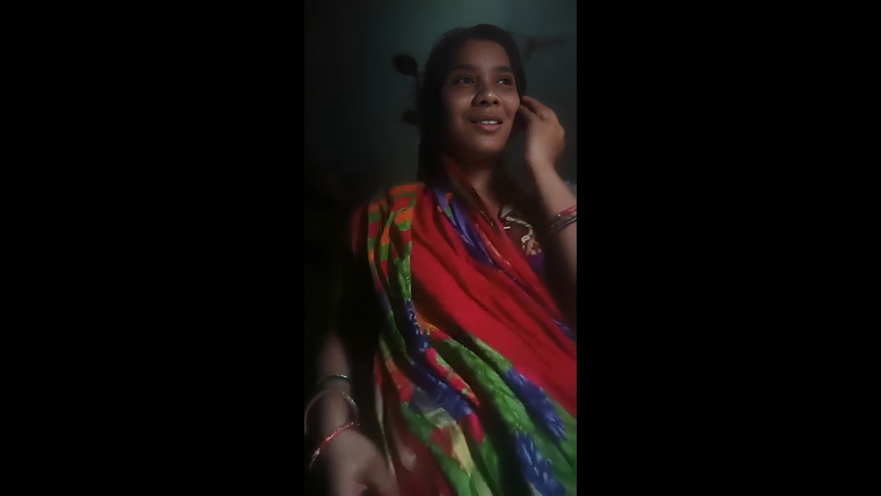 Viral Desi Bhabhi Saree Nude Show on Phone Call – Hot Desi MMS Aunty Tease