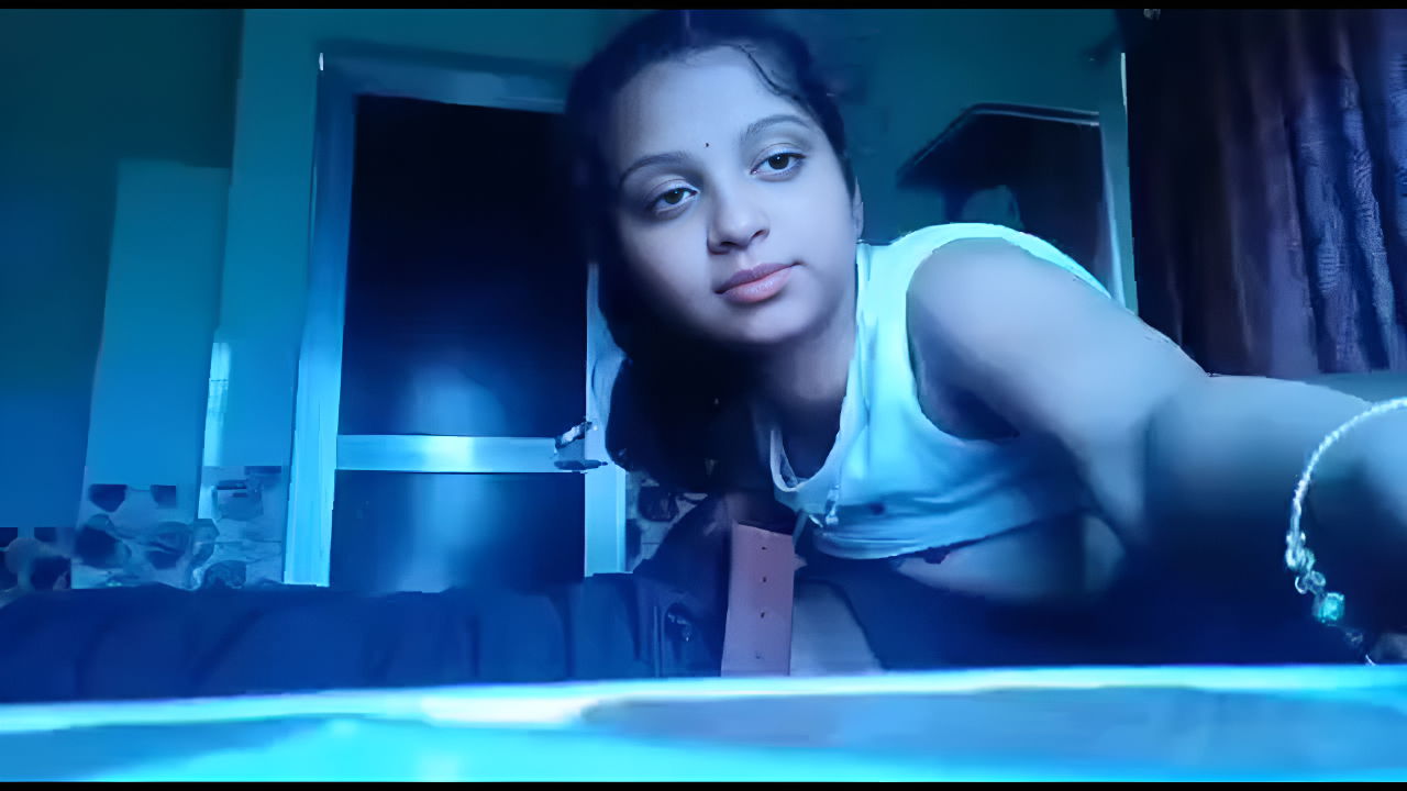 Stunning Desi Bhabhi’s Sensual Blowjob and Wild Ride in Viral Desi Clips