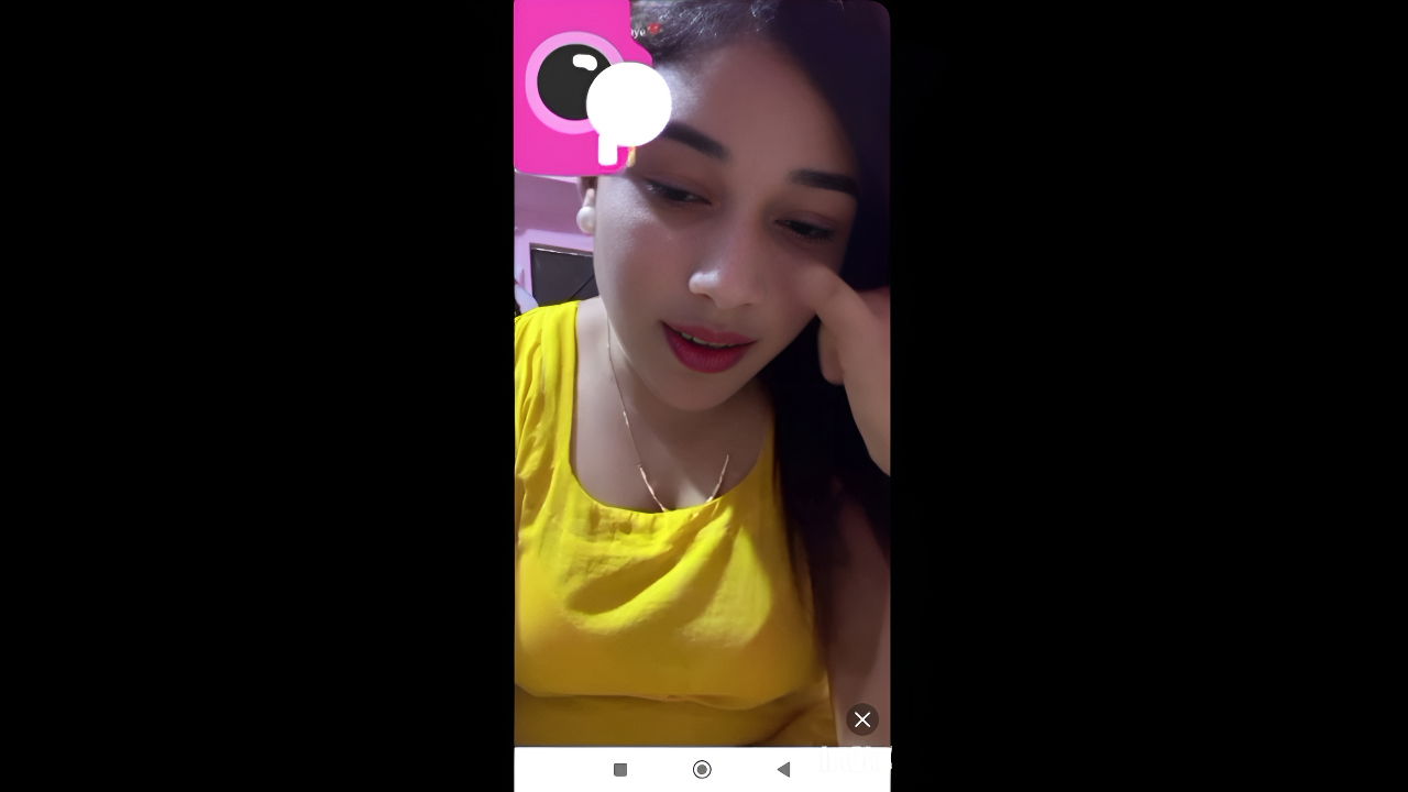 Cute 18-Year-Old Bengali Chamet Girl in Viral Desi Video & MMS