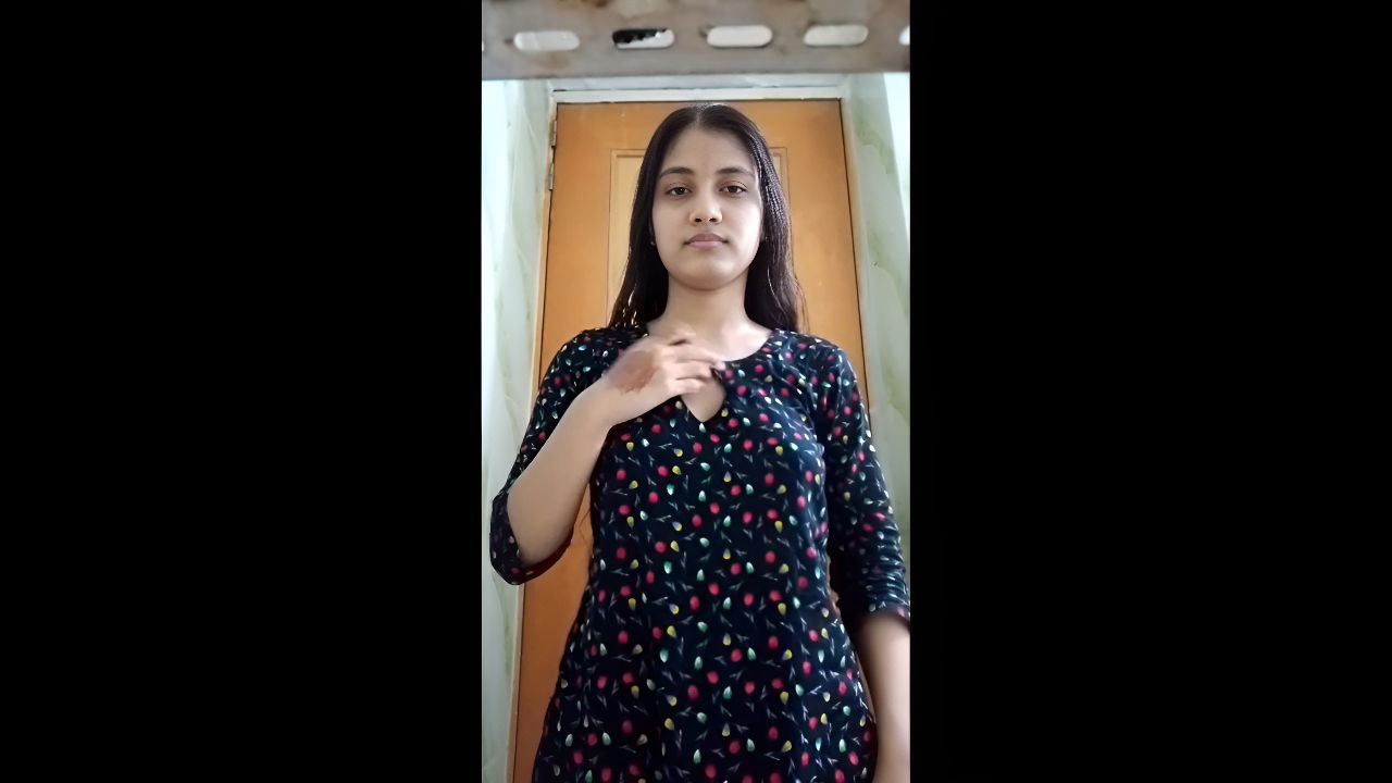 Cute Desi Girl’s Sensual Full Nude Strip in Viral Desi MMS Video