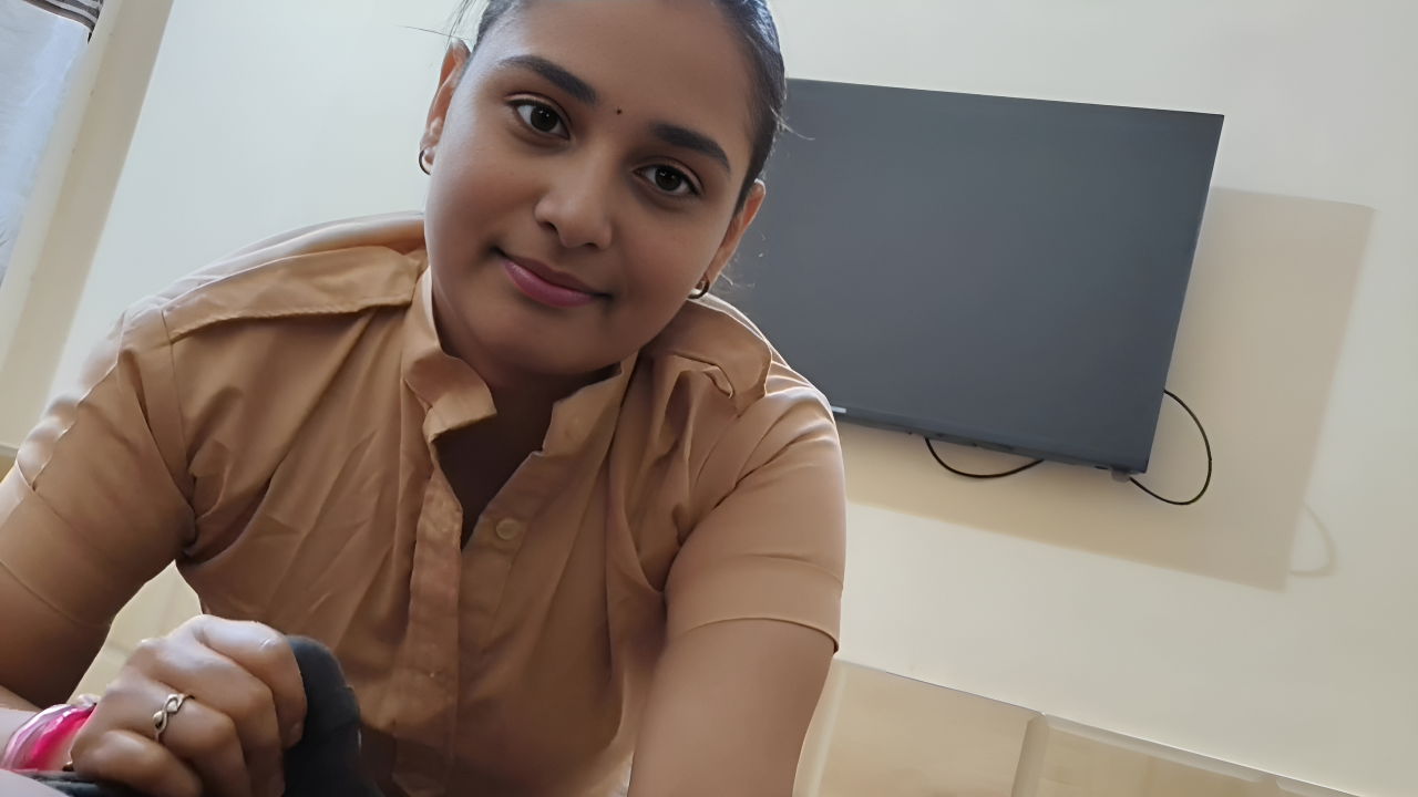 Desi49 Aunty Begs ‘Let Me Fuck You in the Room’ – Hot Desi MMS Viral Clip